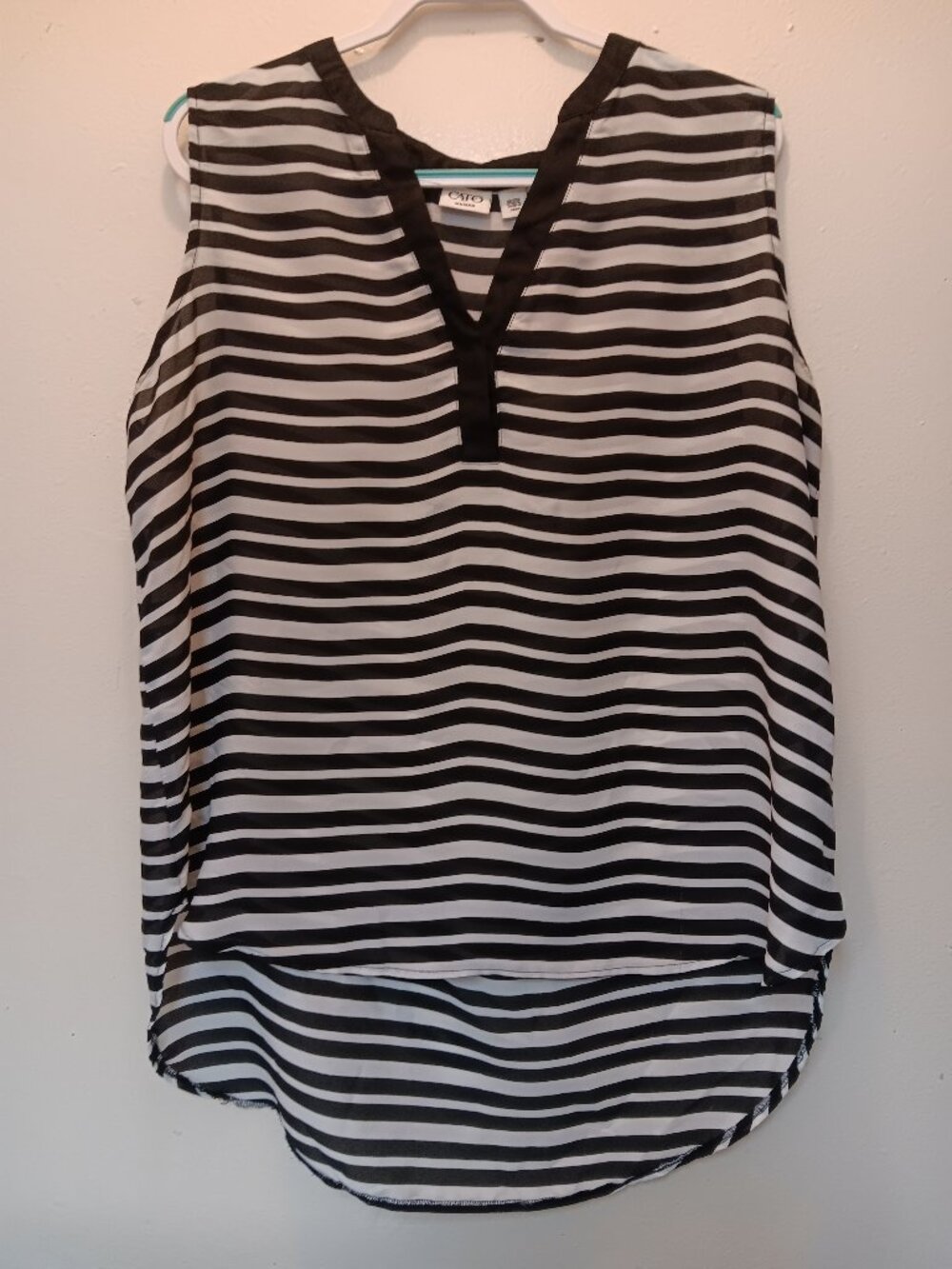 Cato Plus Size 18/20 Women's Sleeveless top. Black/White